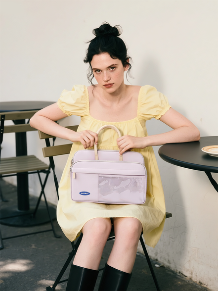 ComfyUI 00003 zlihp 1752203895 拷贝 - laptop bag